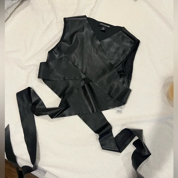 PRETTYLITTLETHING TOP - Picture 2 of 5